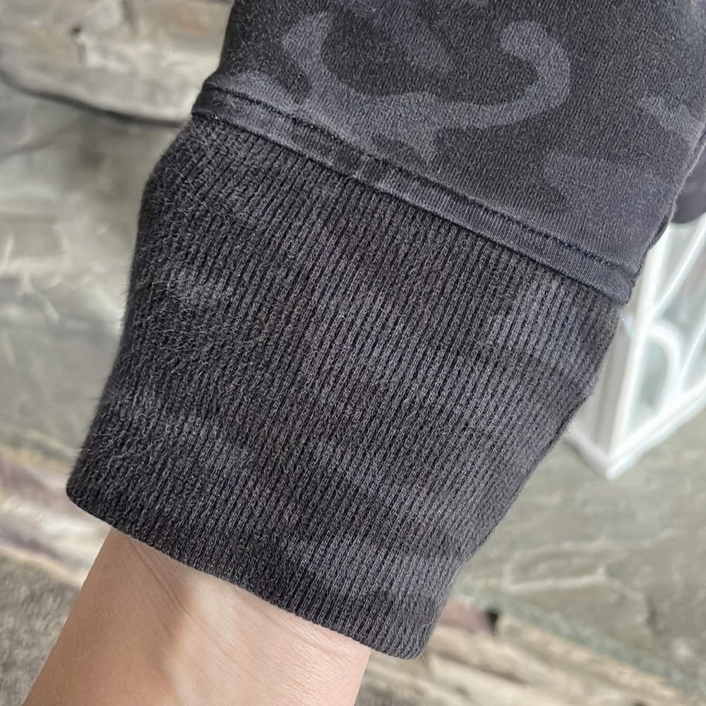 Lululemon Camo Scuba Crew - Size 10 - Picture 9 of 10